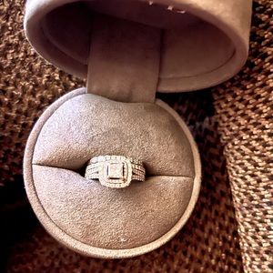 Beautiful Vera Wang Love Collection diamond collection engagement ring.